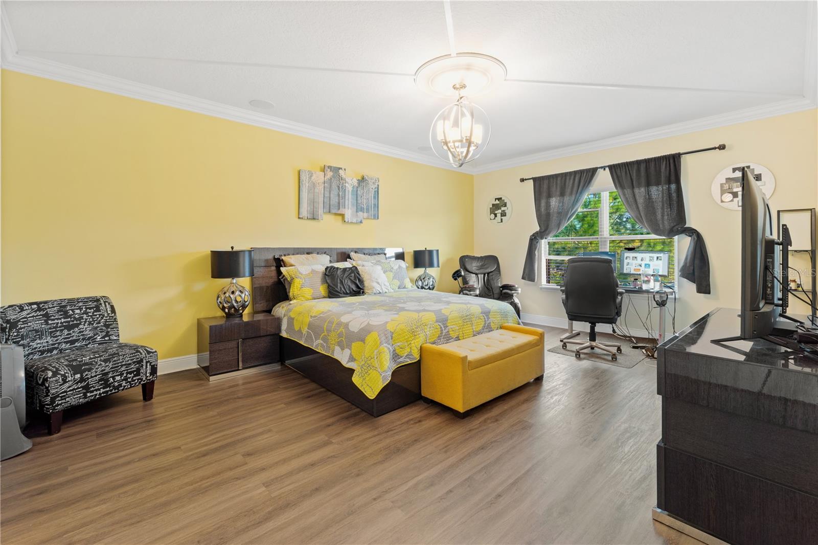 LAKESIDE ESTATES - Residential