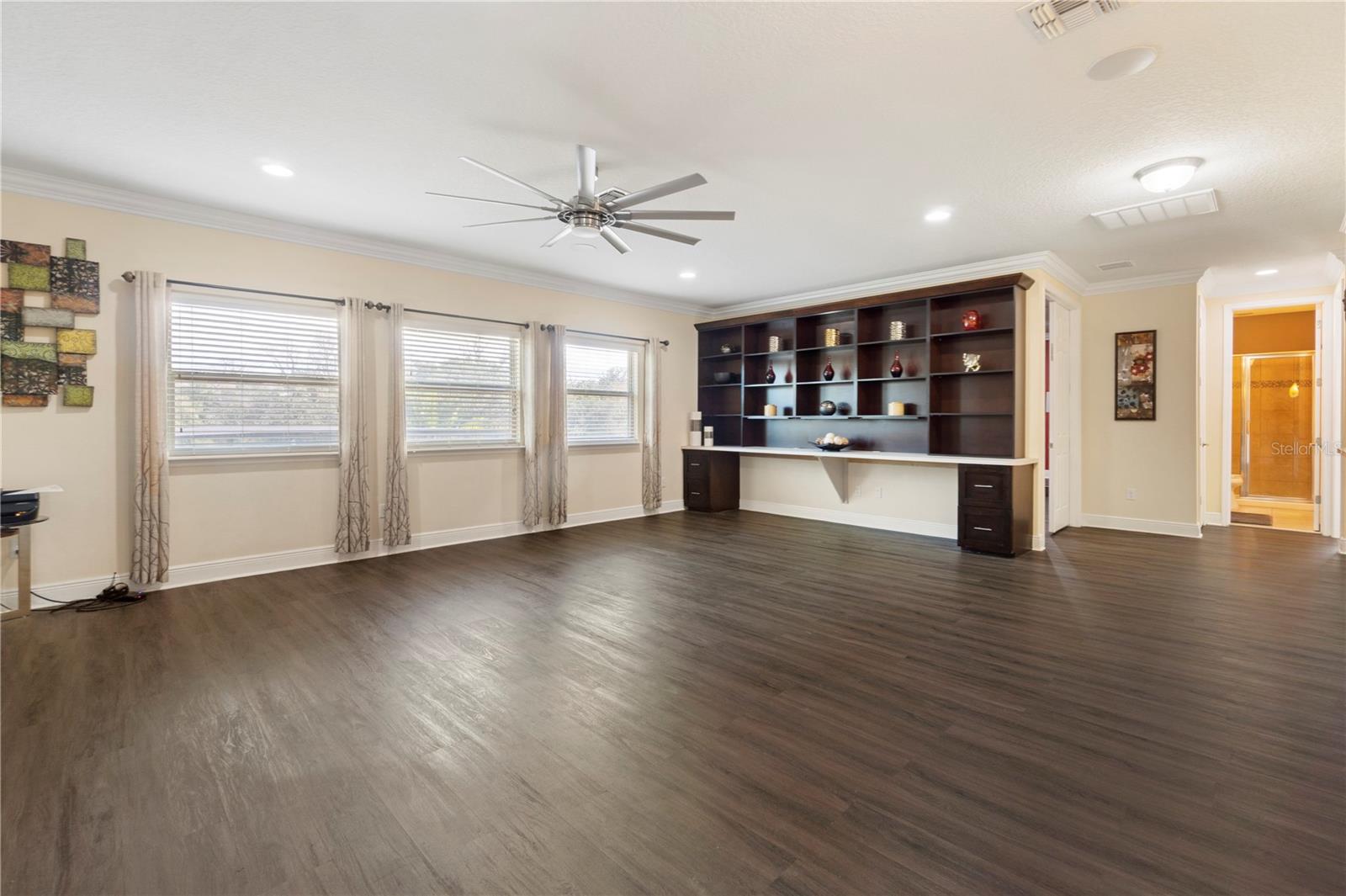 LAKESIDE ESTATES - Residential