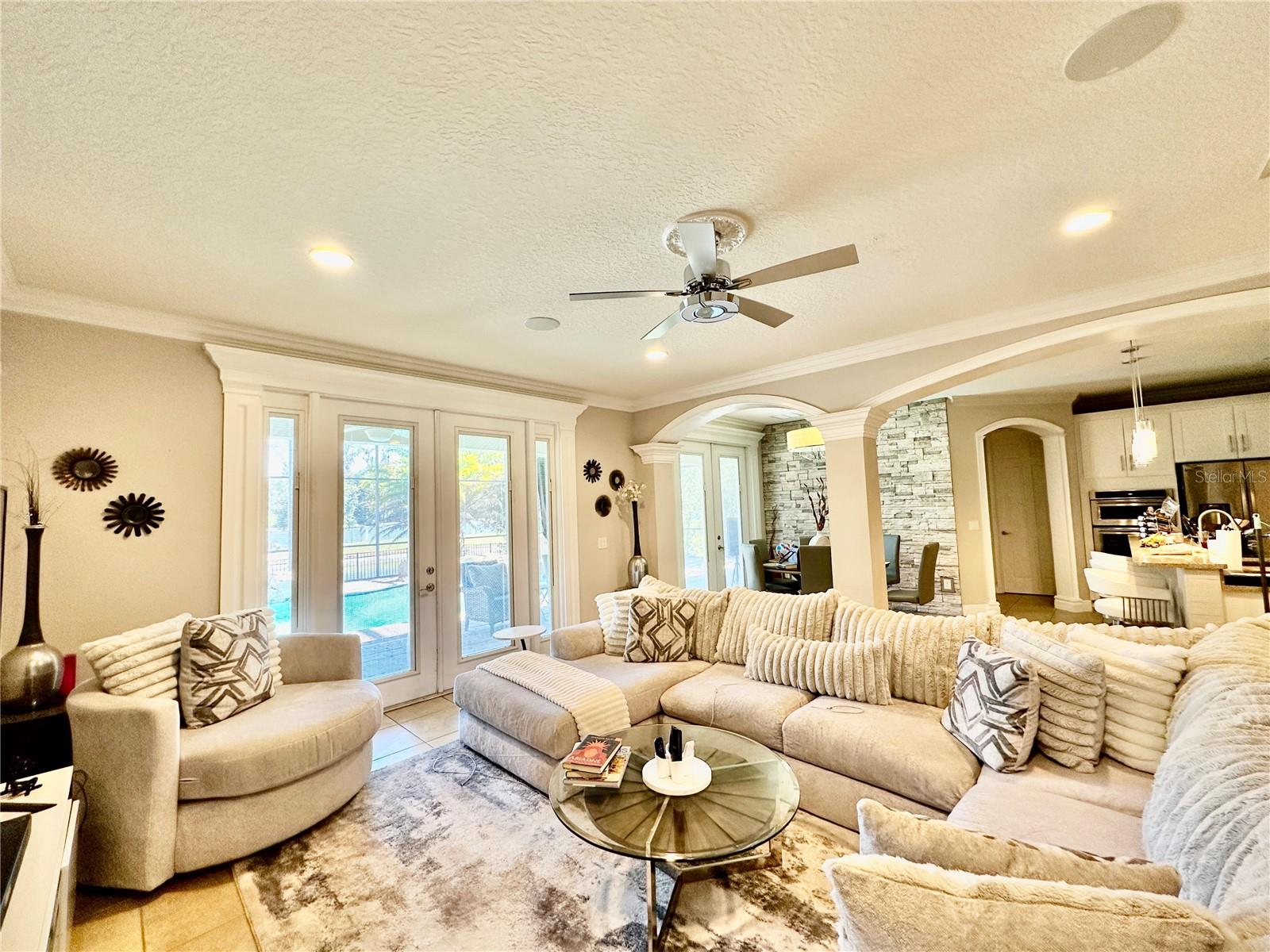 LAKESIDE ESTATES - Residential