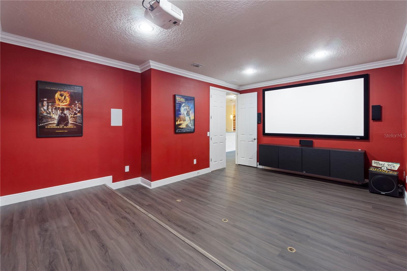 LAKESIDE ESTATES - Residential