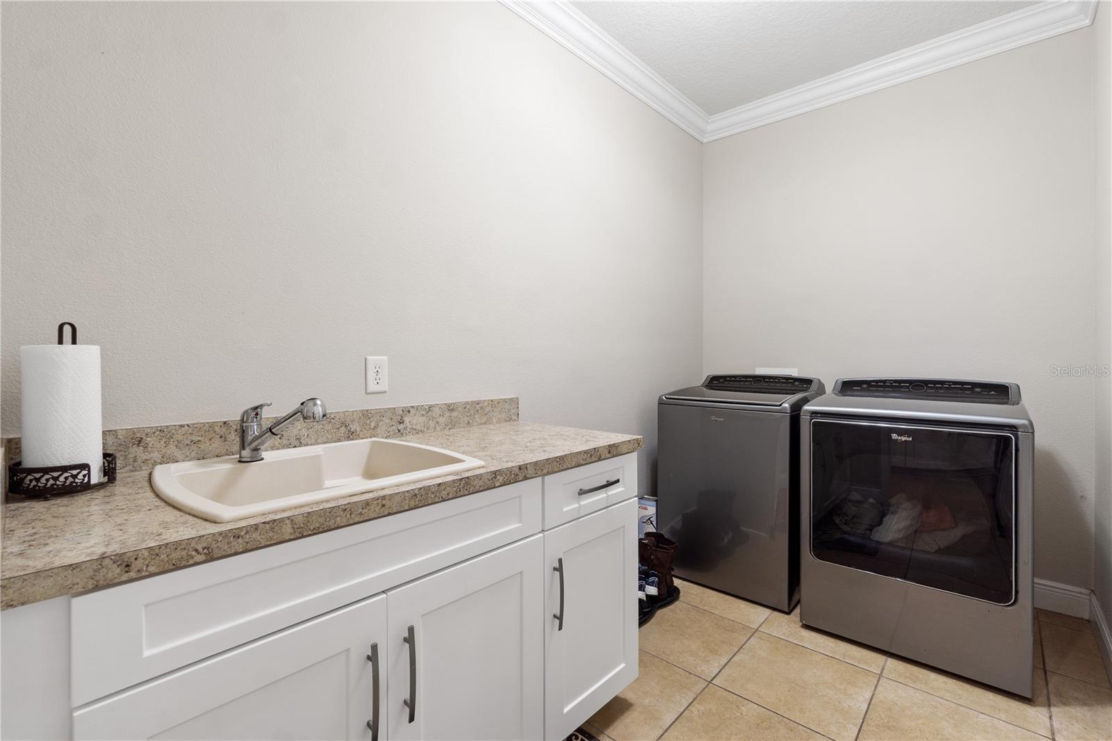 LAKESIDE ESTATES - Residential