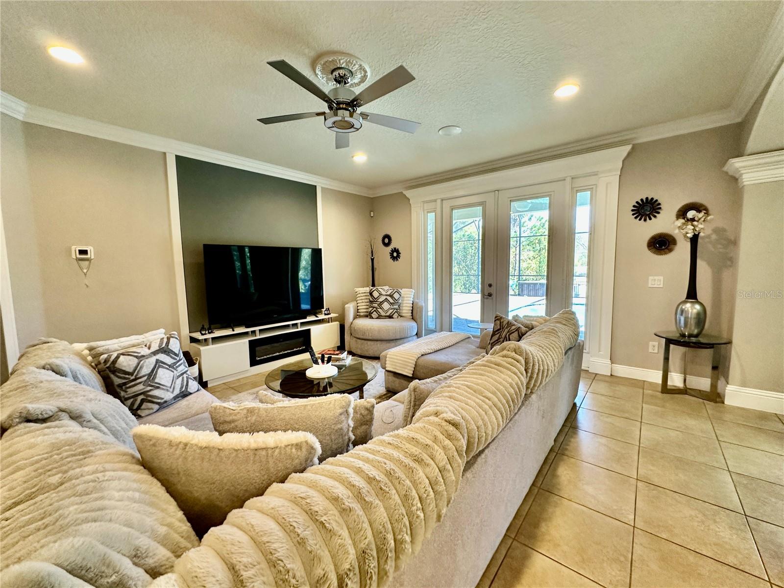 LAKESIDE ESTATES - Residential