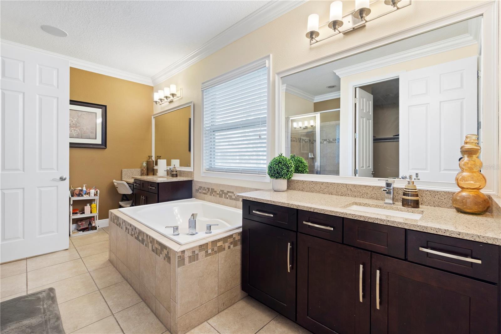 LAKESIDE ESTATES - Residential