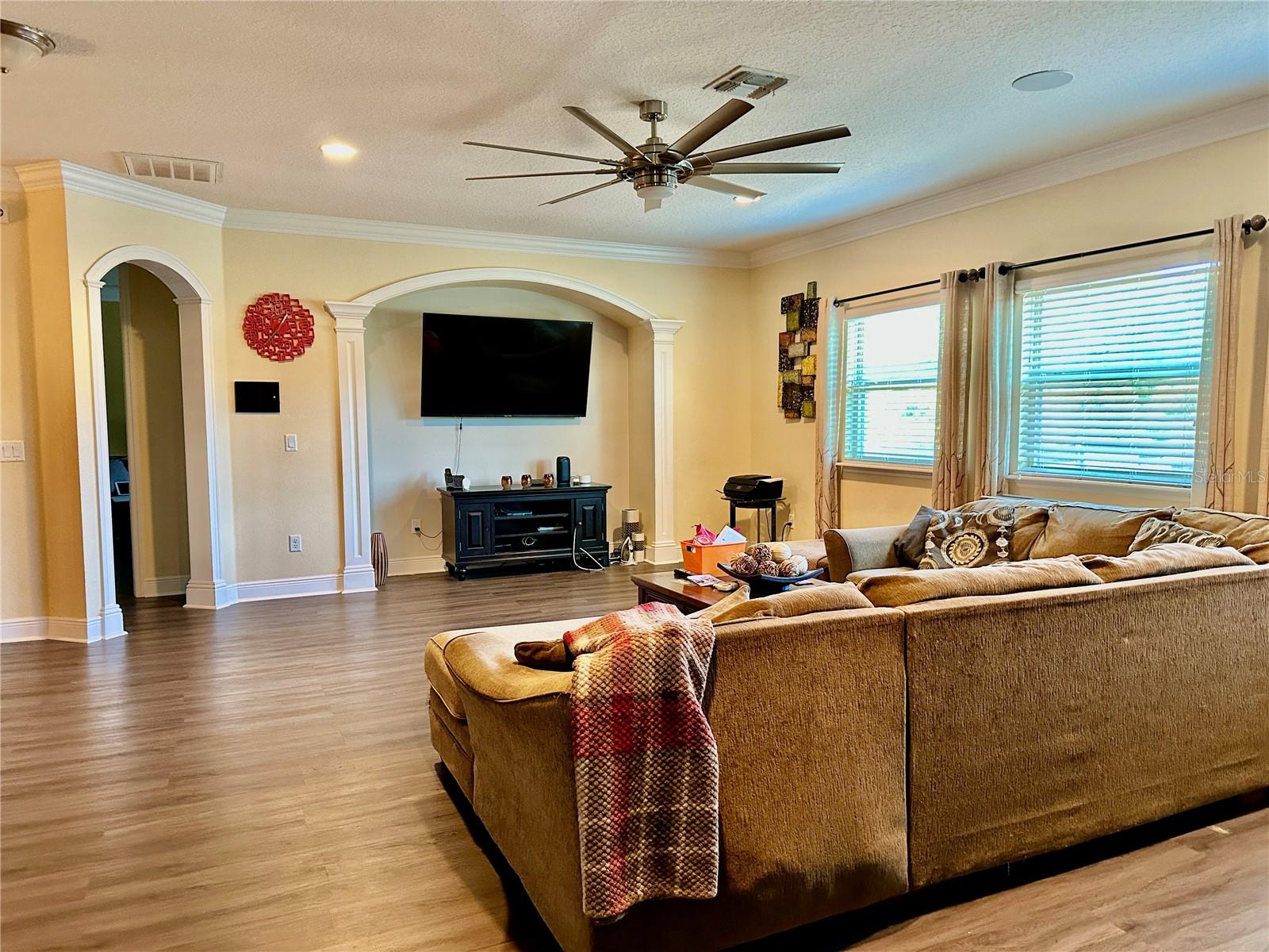 LAKESIDE ESTATES - Residential