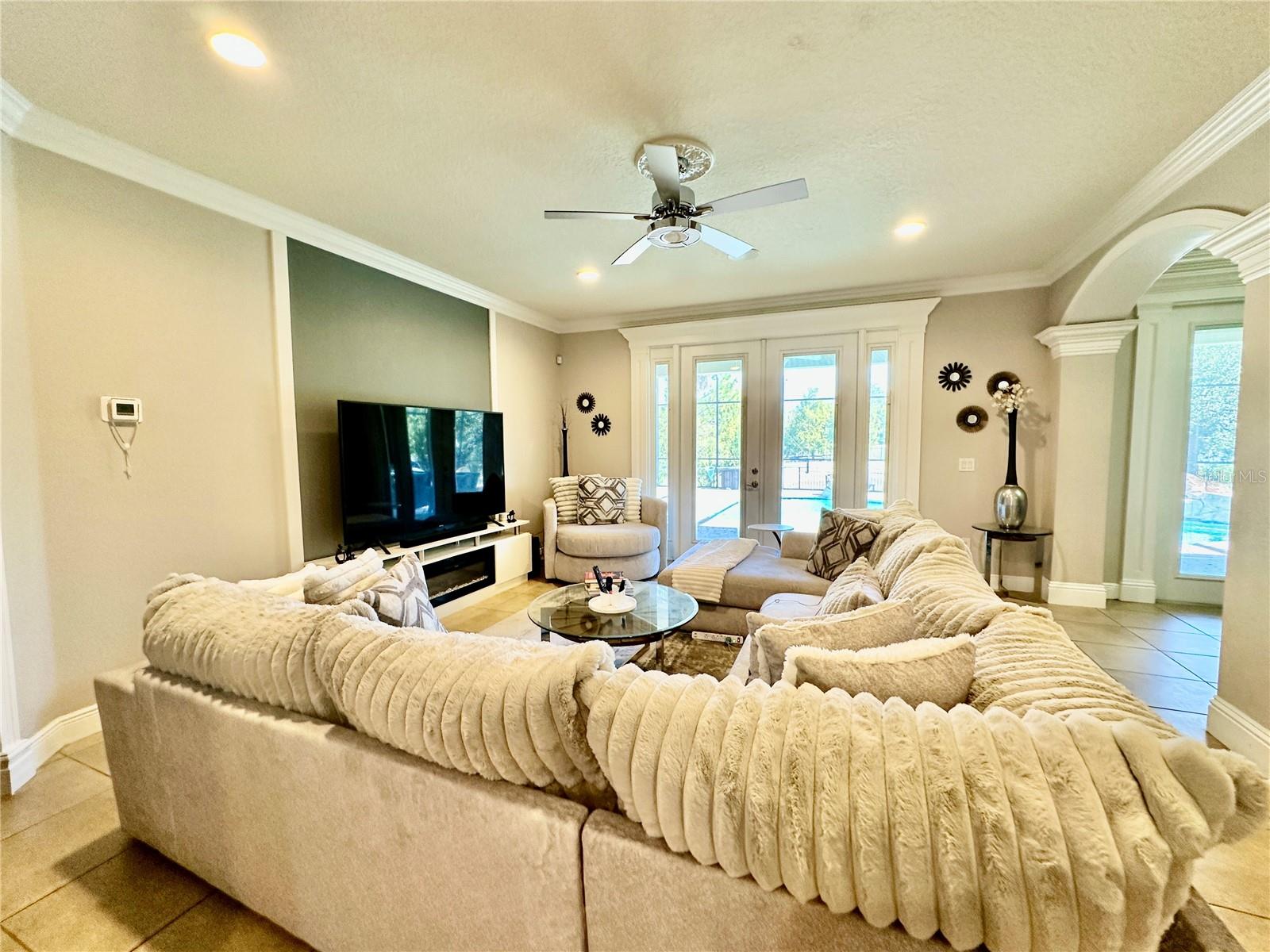 LAKESIDE ESTATES - Residential