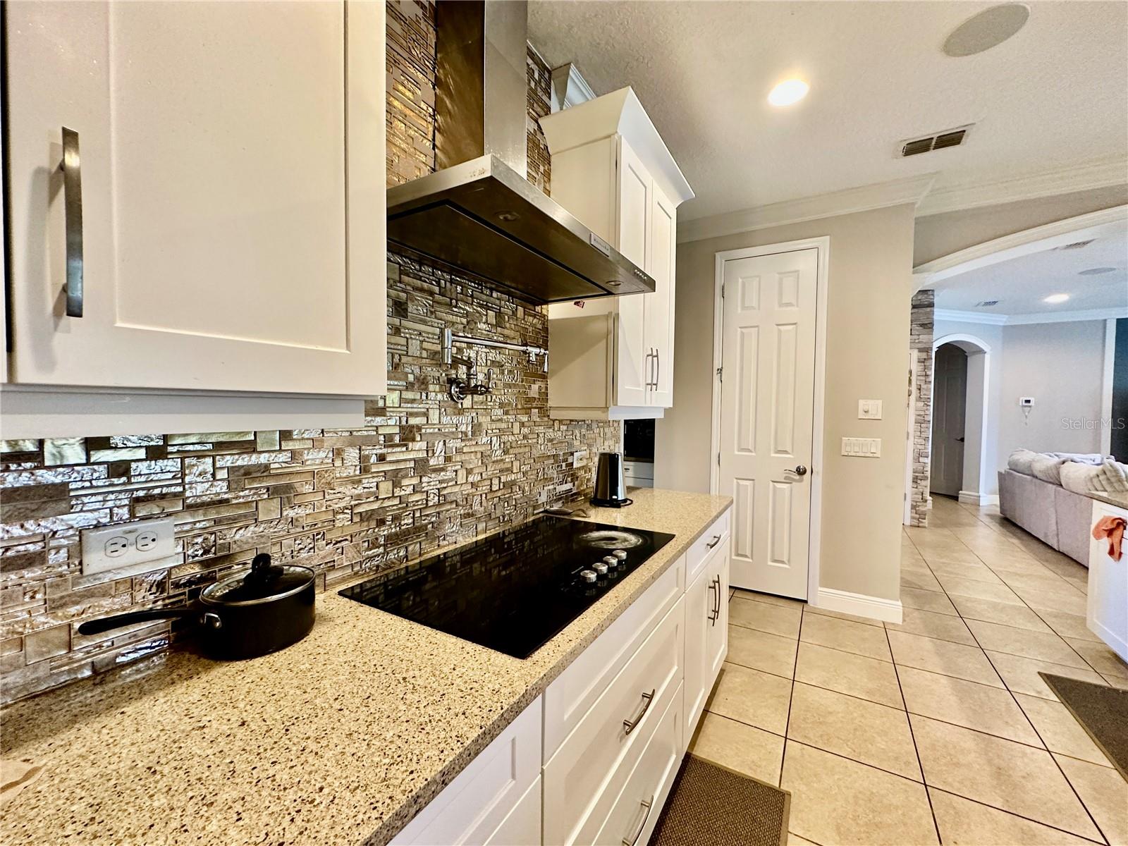 LAKESIDE ESTATES - Residential