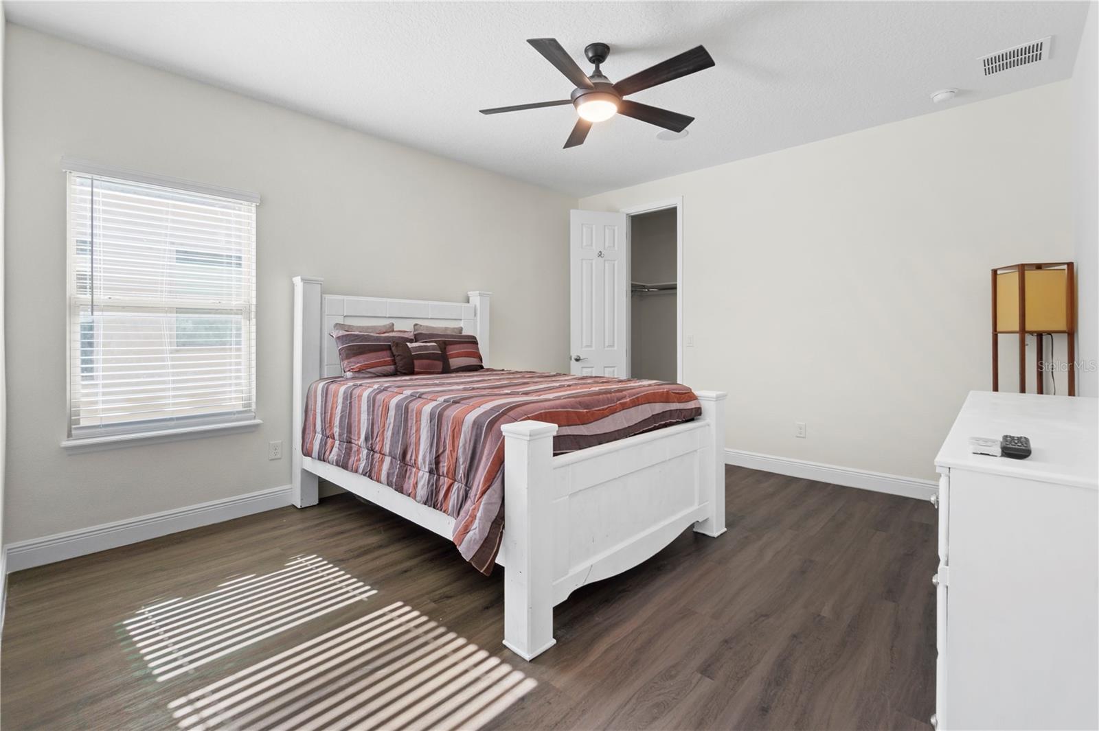 LAKESIDE ESTATES - Residential