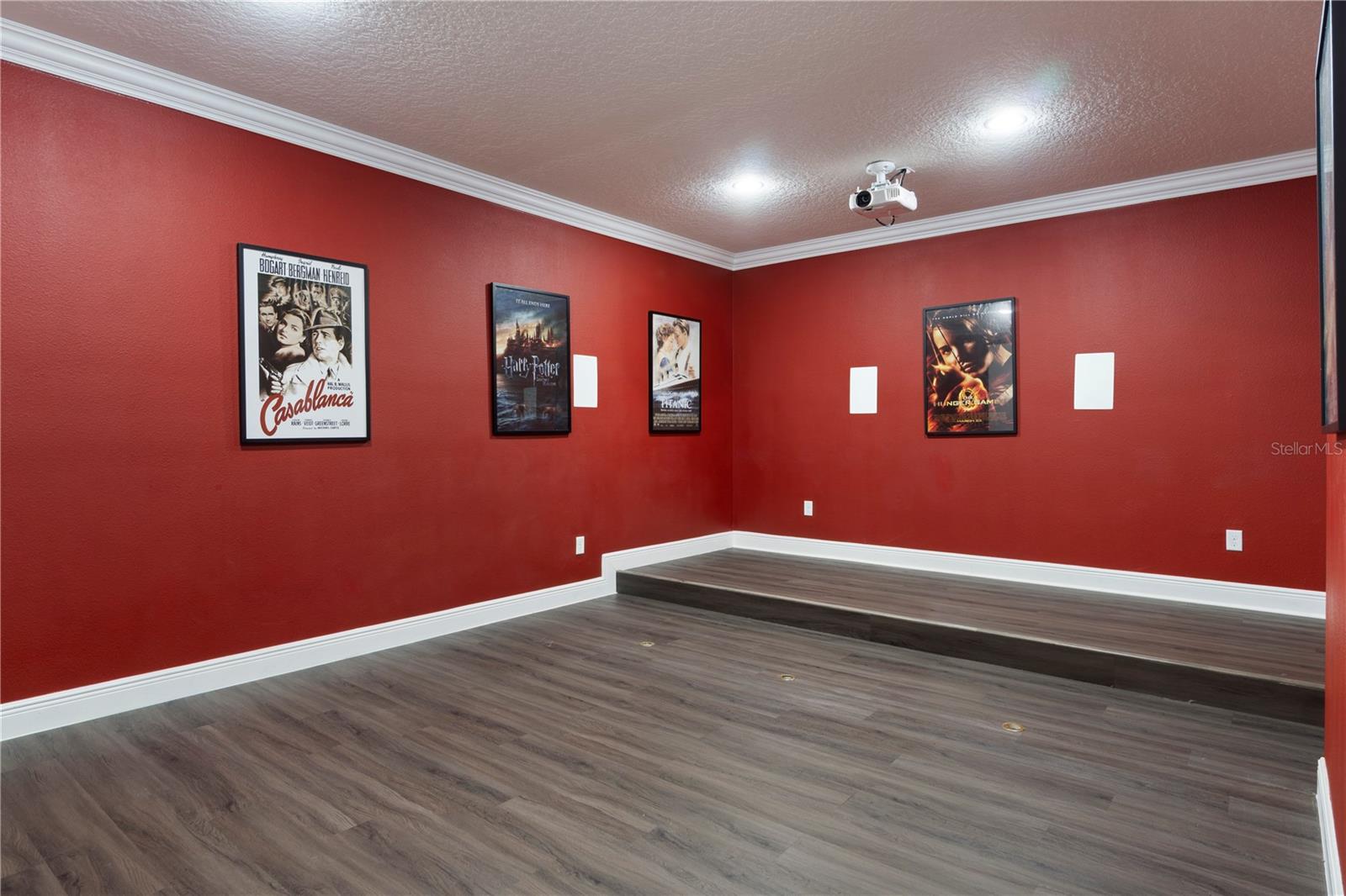 LAKESIDE ESTATES - Residential