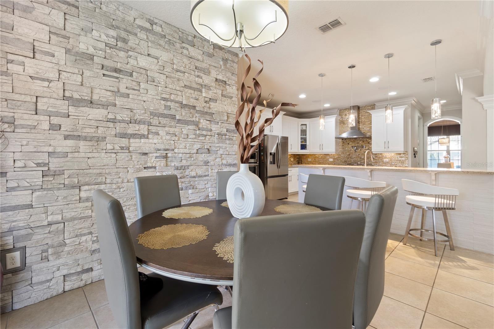 LAKESIDE ESTATES - Residential