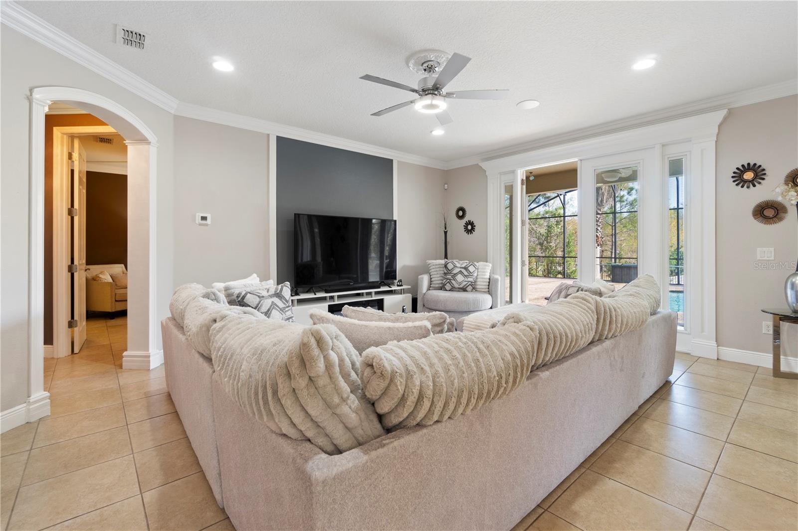 LAKESIDE ESTATES - Residential