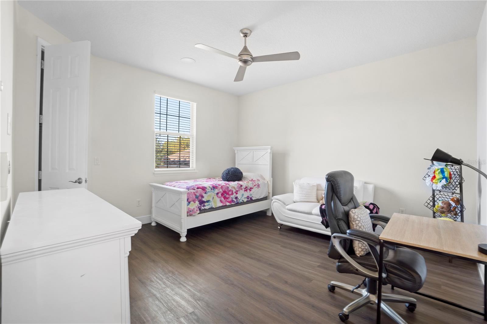 LAKESIDE ESTATES - Residential