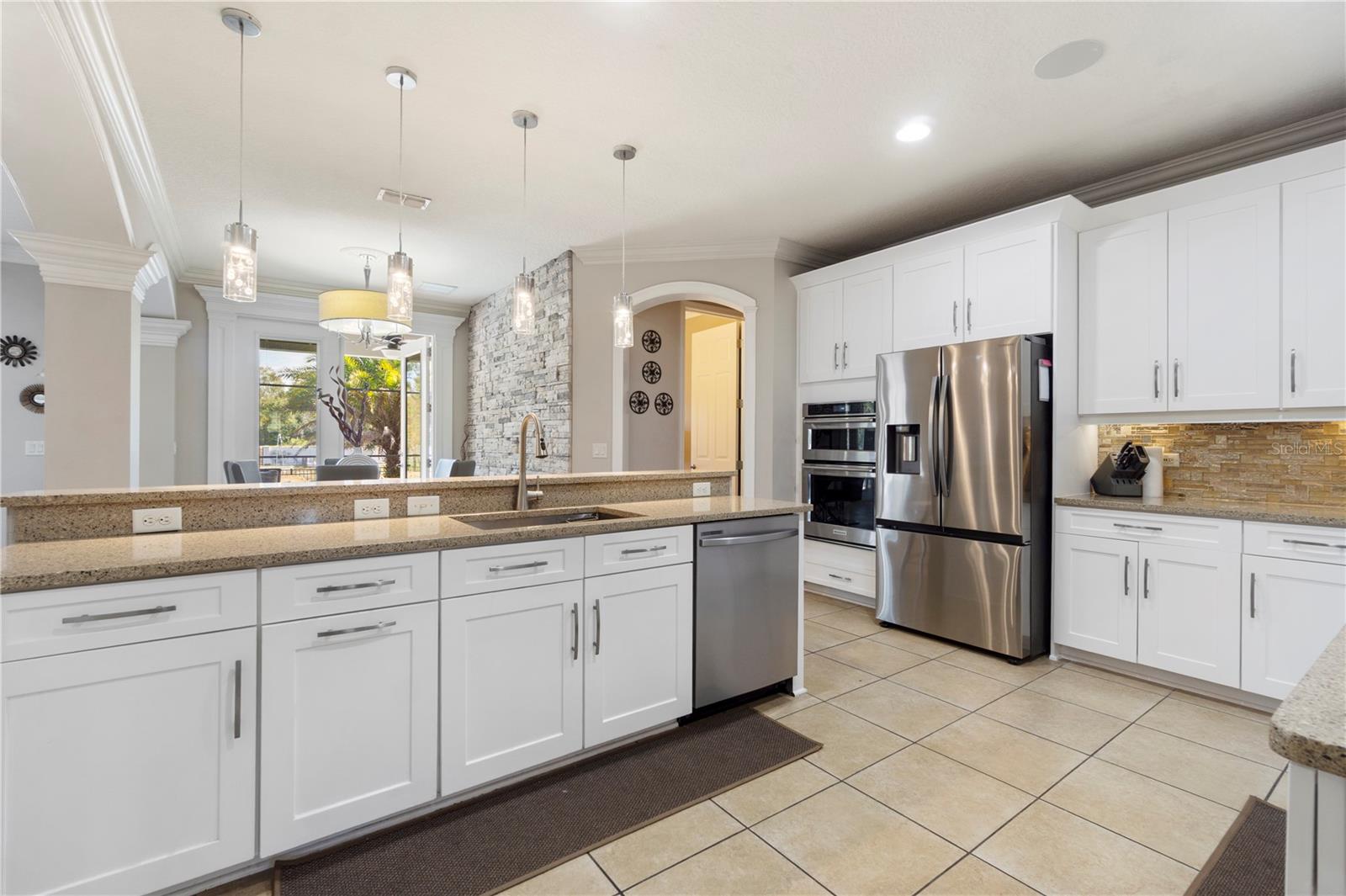 LAKESIDE ESTATES - Residential