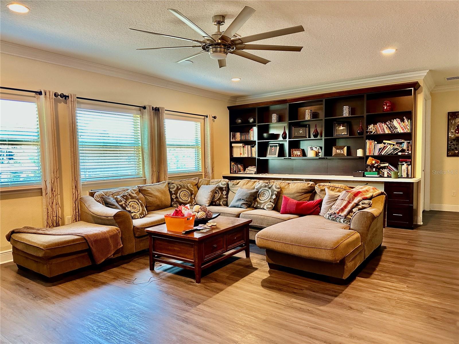 LAKESIDE ESTATES - Residential