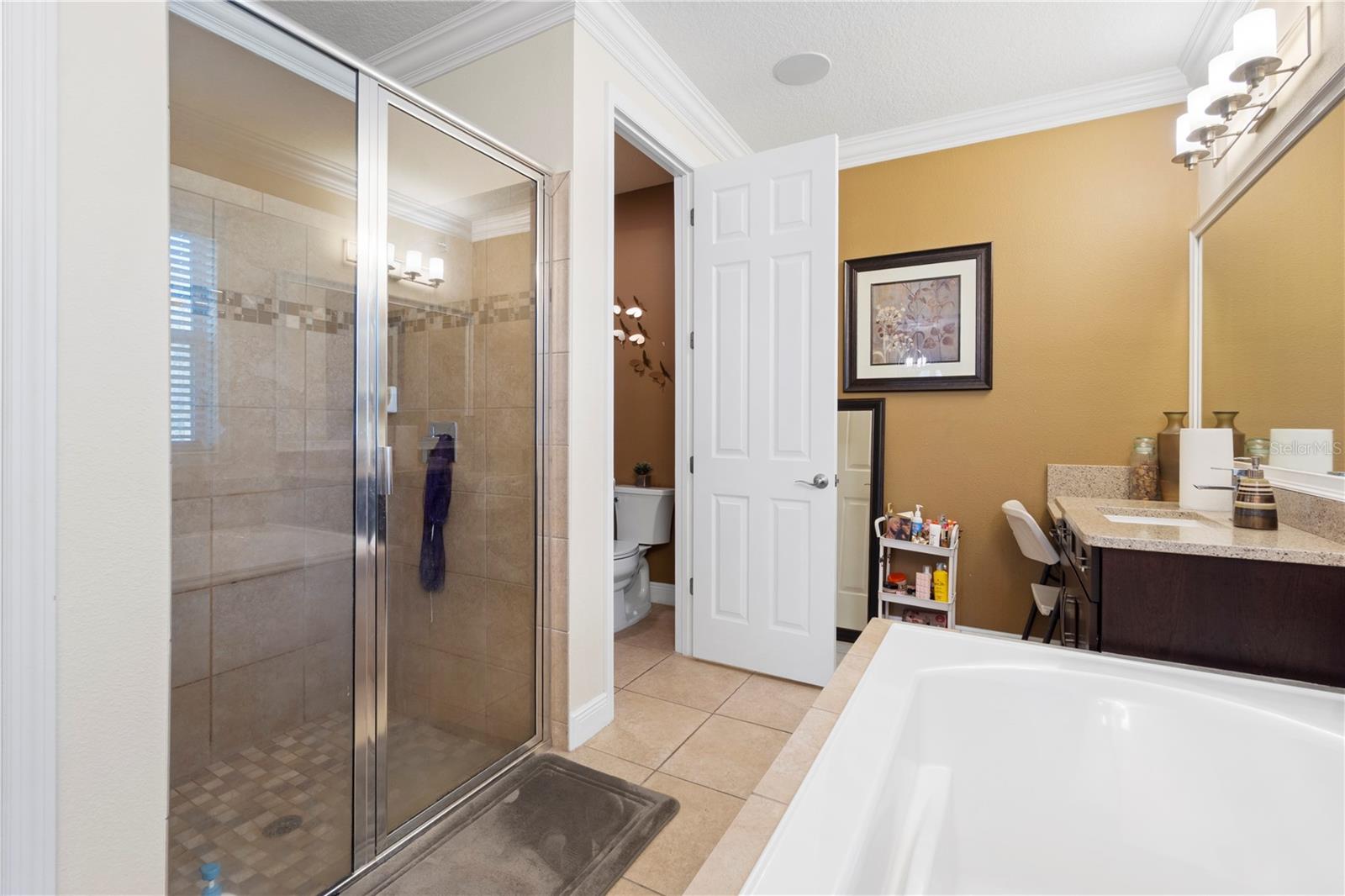 LAKESIDE ESTATES - Residential