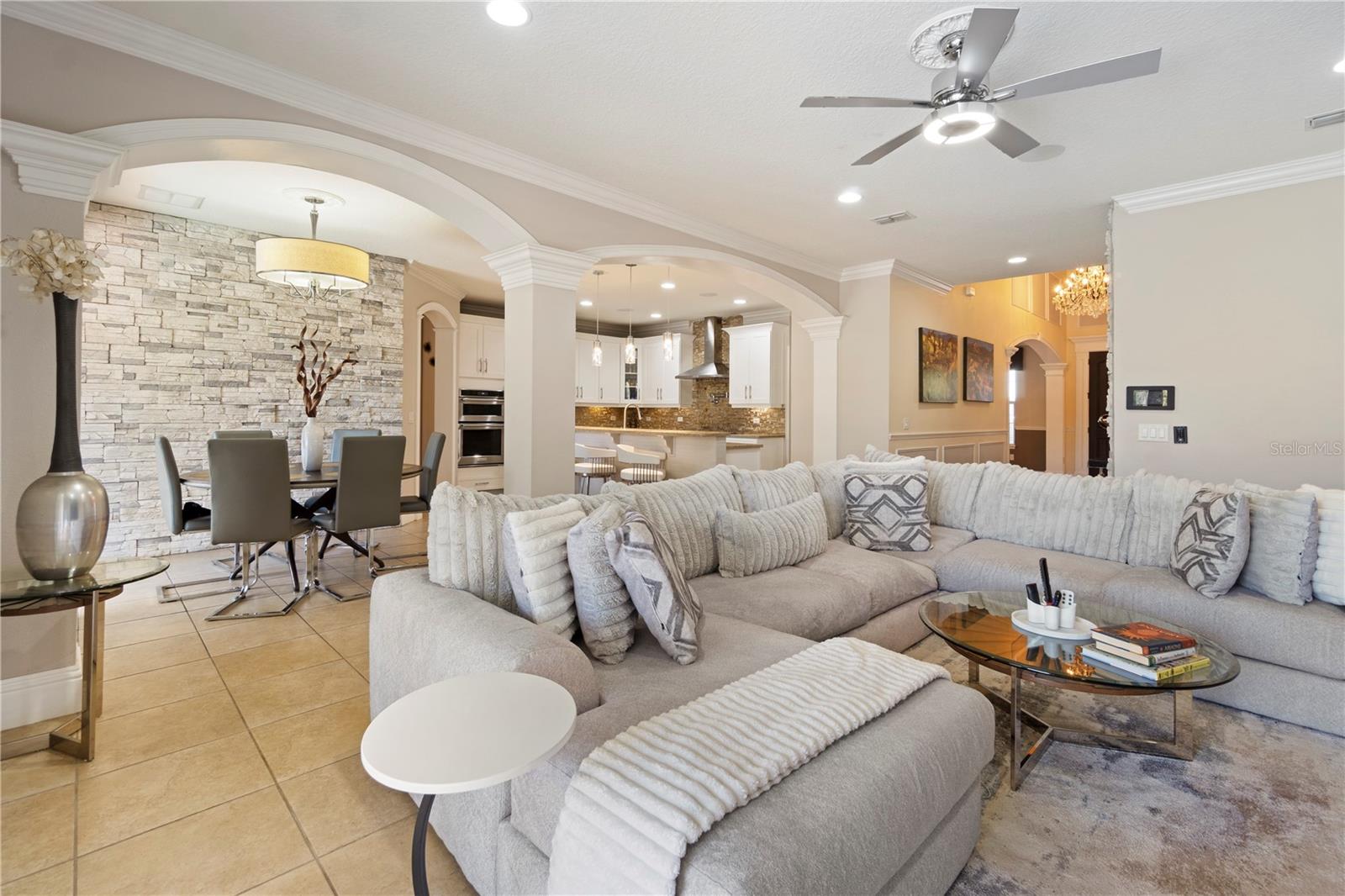 LAKESIDE ESTATES - Residential