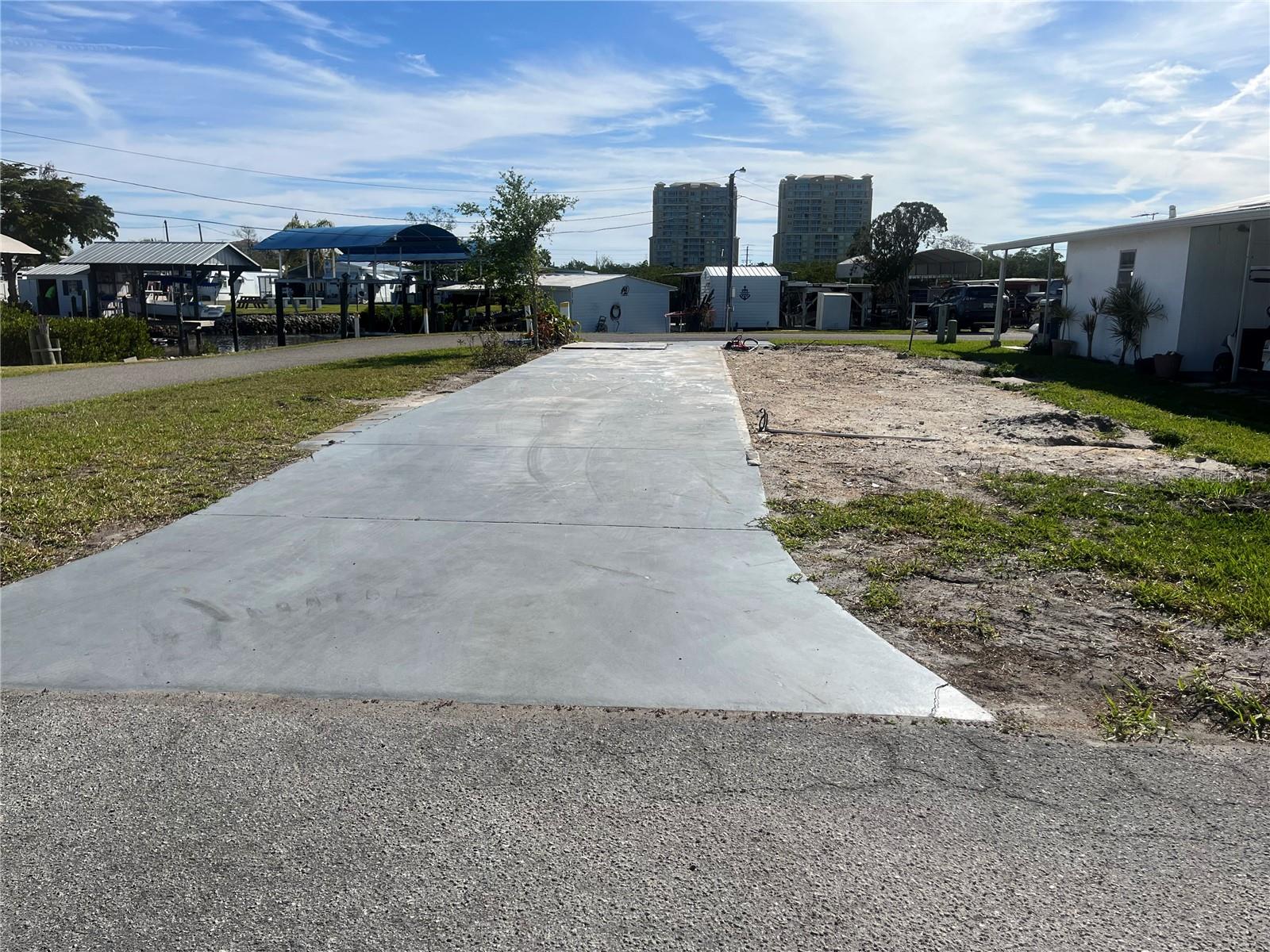 The sellers are selling the share/lot only. The home was removed after the recent hurricanes, giving you the opportunity for your winter retreat or full time residence! A short walk to the water's edge with beautiful views of the Manatee River. Jet Park offers many activities to include: shuffleboard, pool, bingo, various entertainment in the spacious clubhouse, carry-ins for your enjoyment and meeting new friends. This lot is on a desirable area! Maintenance fee is a low $195. monthly! Hurry....this one won't last!