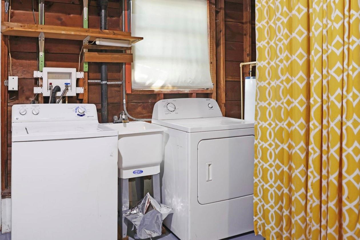 BREEZY ACRES PARK - Residential