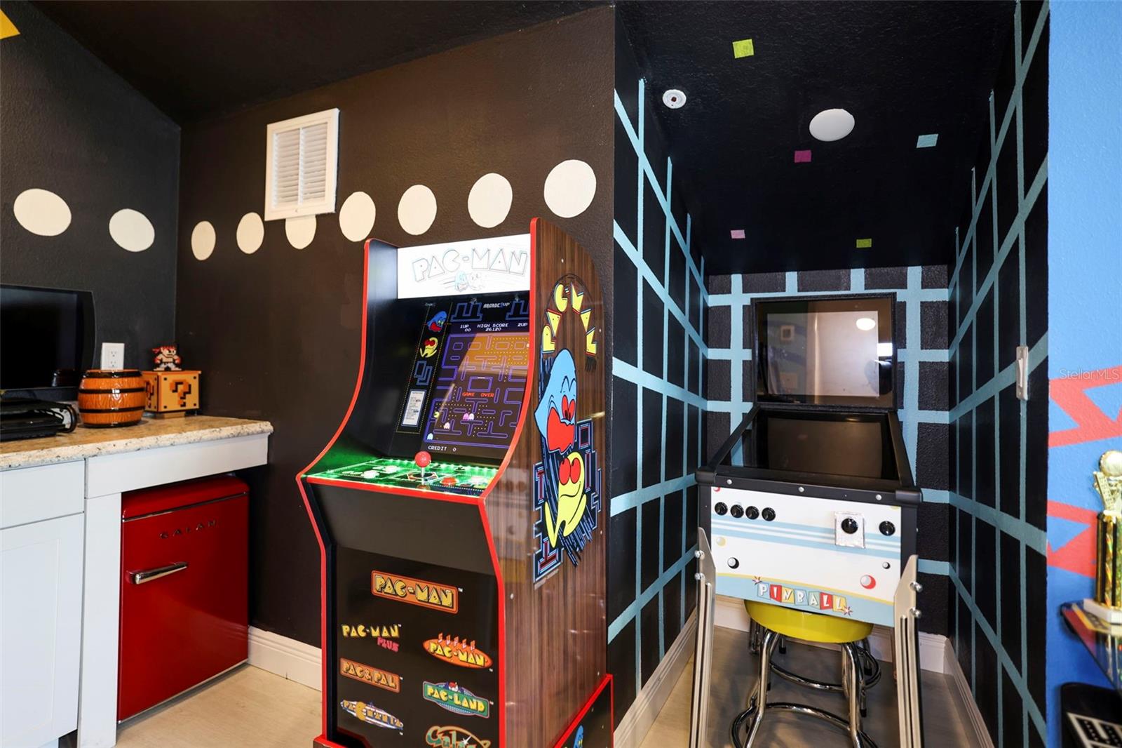 BREEZY ACRES PARK - Residential