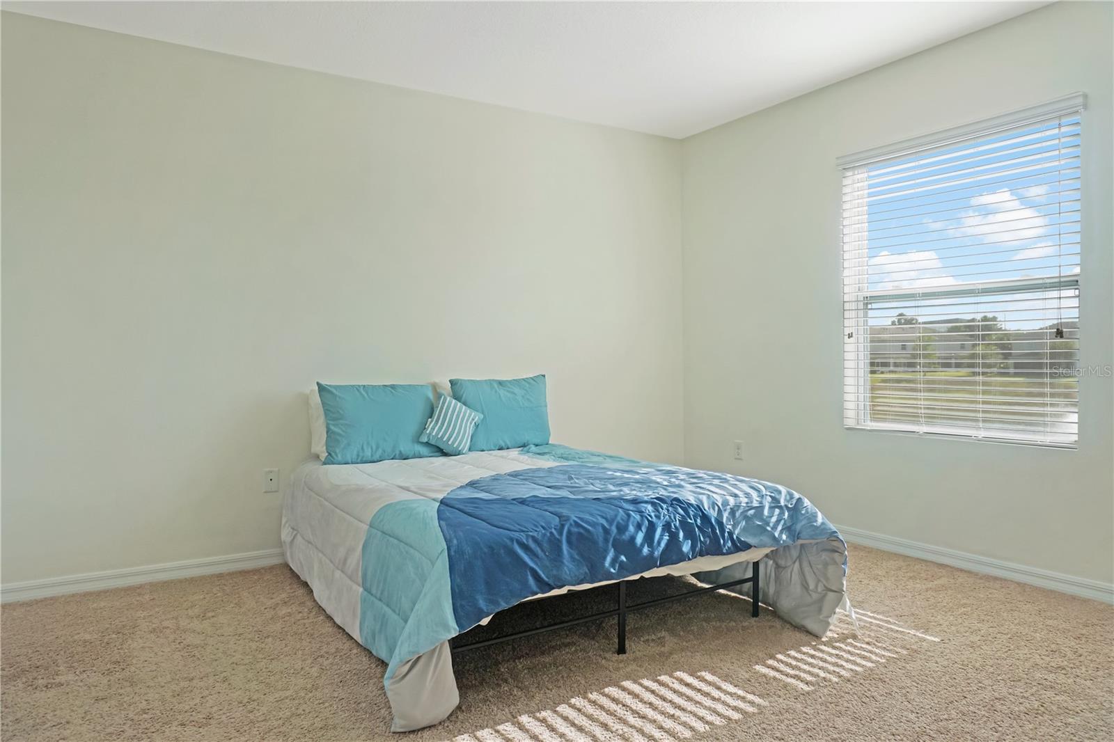 LAKE BLUFF/TOWN CENTER EAST-PH - Residential Lease