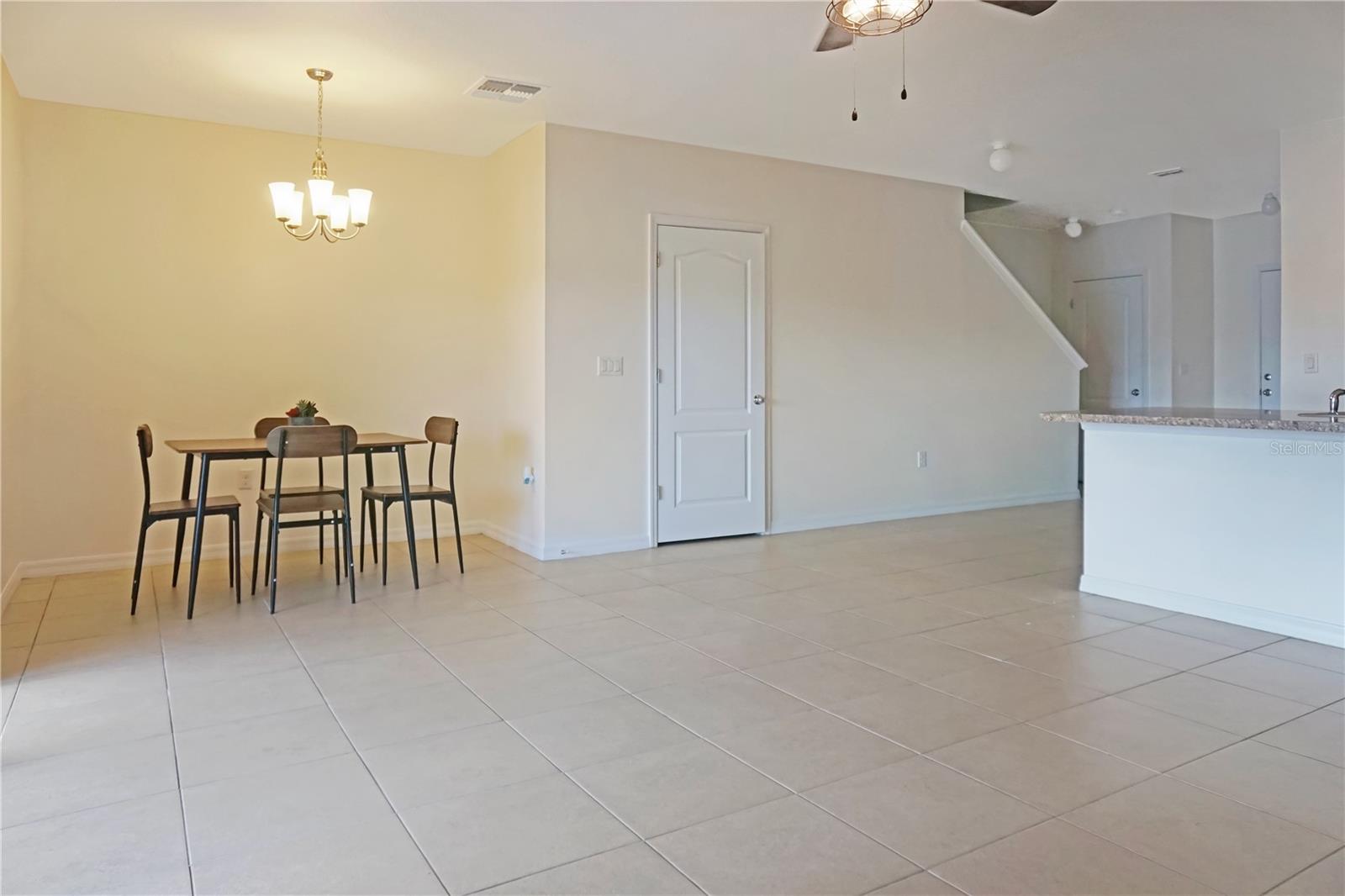 LAKE BLUFF/TOWN CENTER EAST-PH - Residential Lease