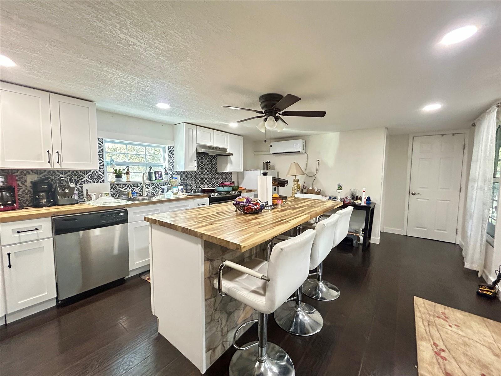 MOON LAKE ESTATES - Residential