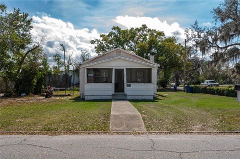 A home in WINTER HAVEN