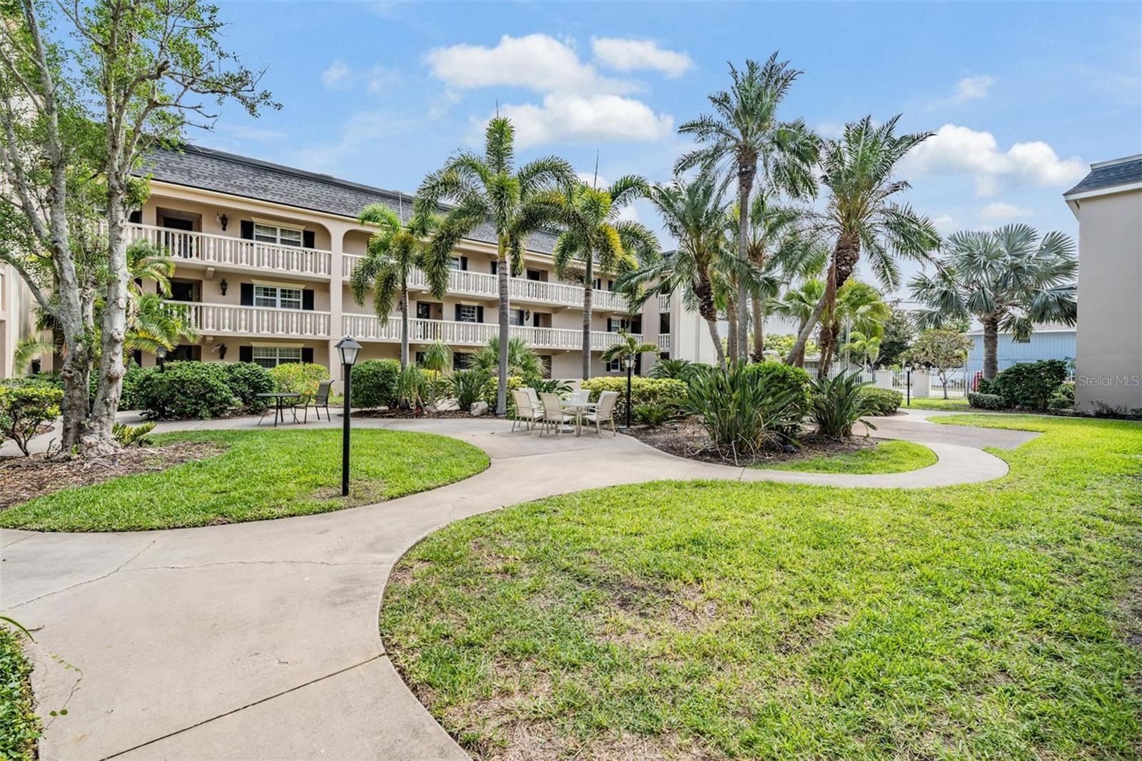 147 BLUFF VIEW DRIVE 105