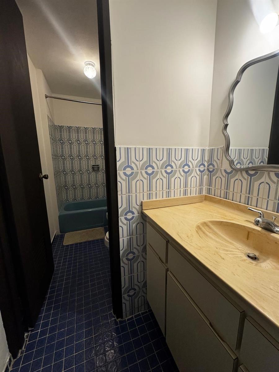 COND. SEGOVIA - Residential Lease