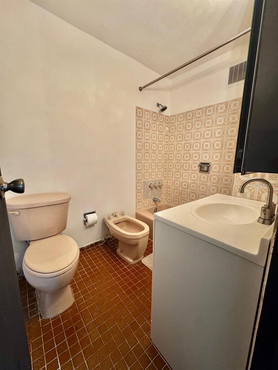 COND. SEGOVIA - Residential Lease