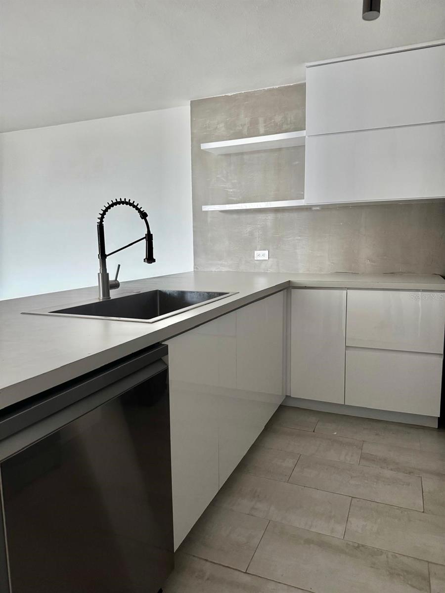 COND. SEGOVIA - Residential Lease