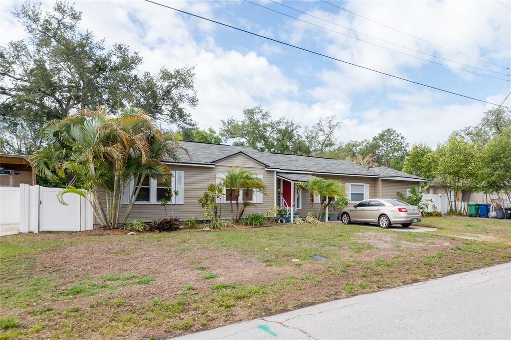 Photo of 3308 W Paul Avenue, Tampa, FL 33611 (MLS # TB8496694)