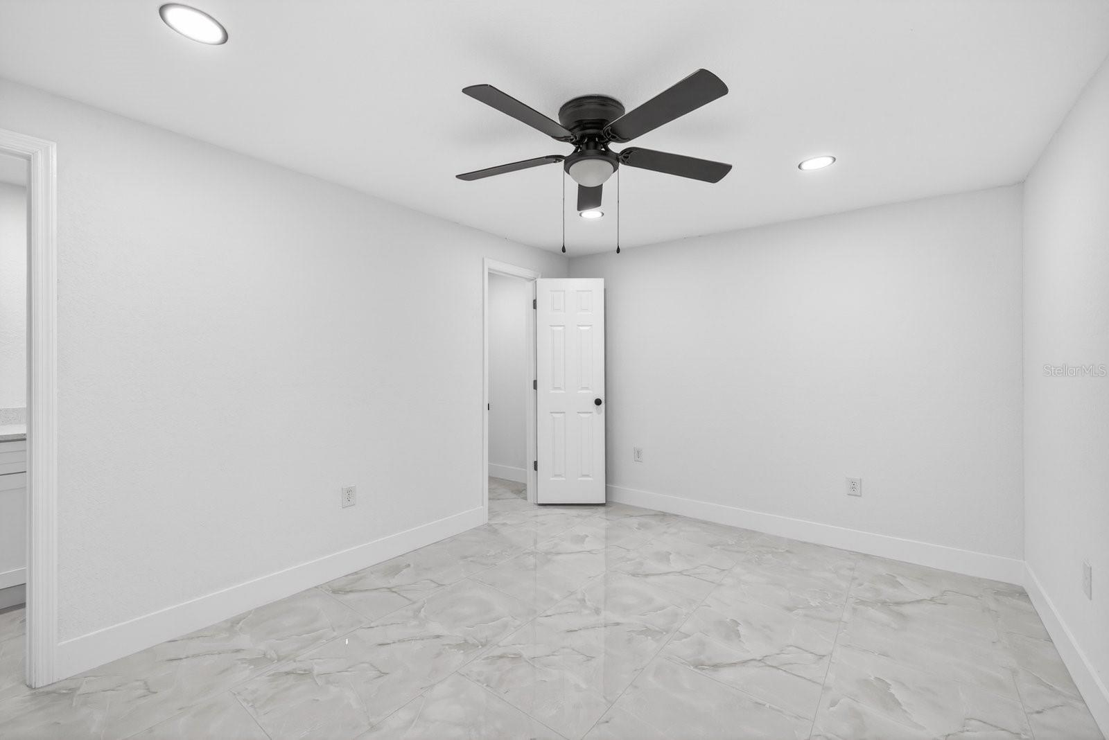 COUNTRY CLUB ESTATES - Residential