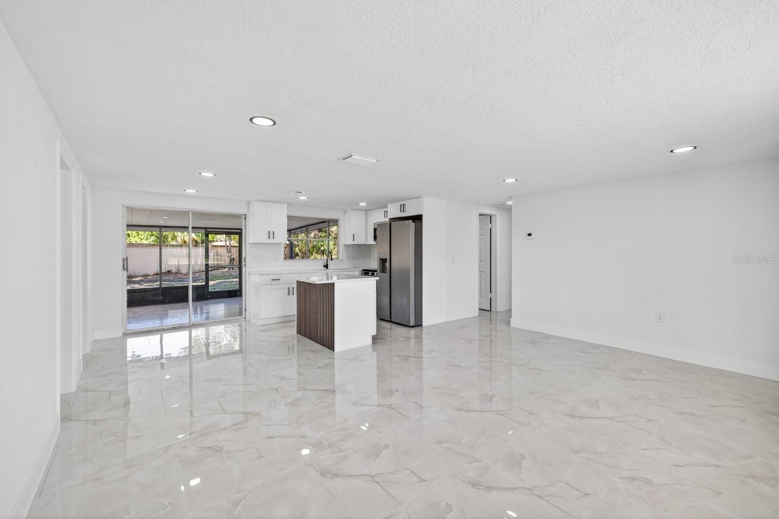 COUNTRY CLUB ESTATES - Residential