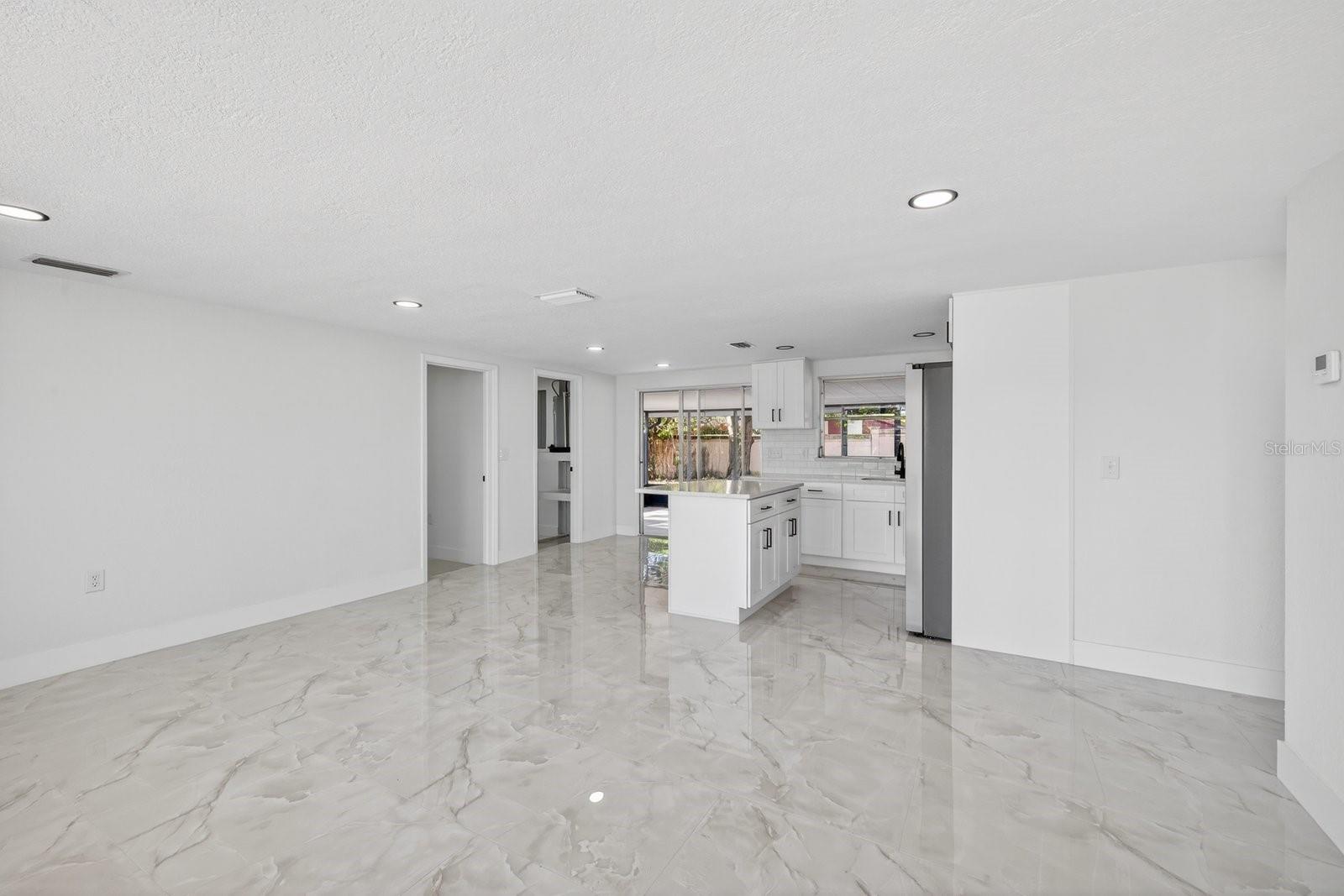 COUNTRY CLUB ESTATES - Residential