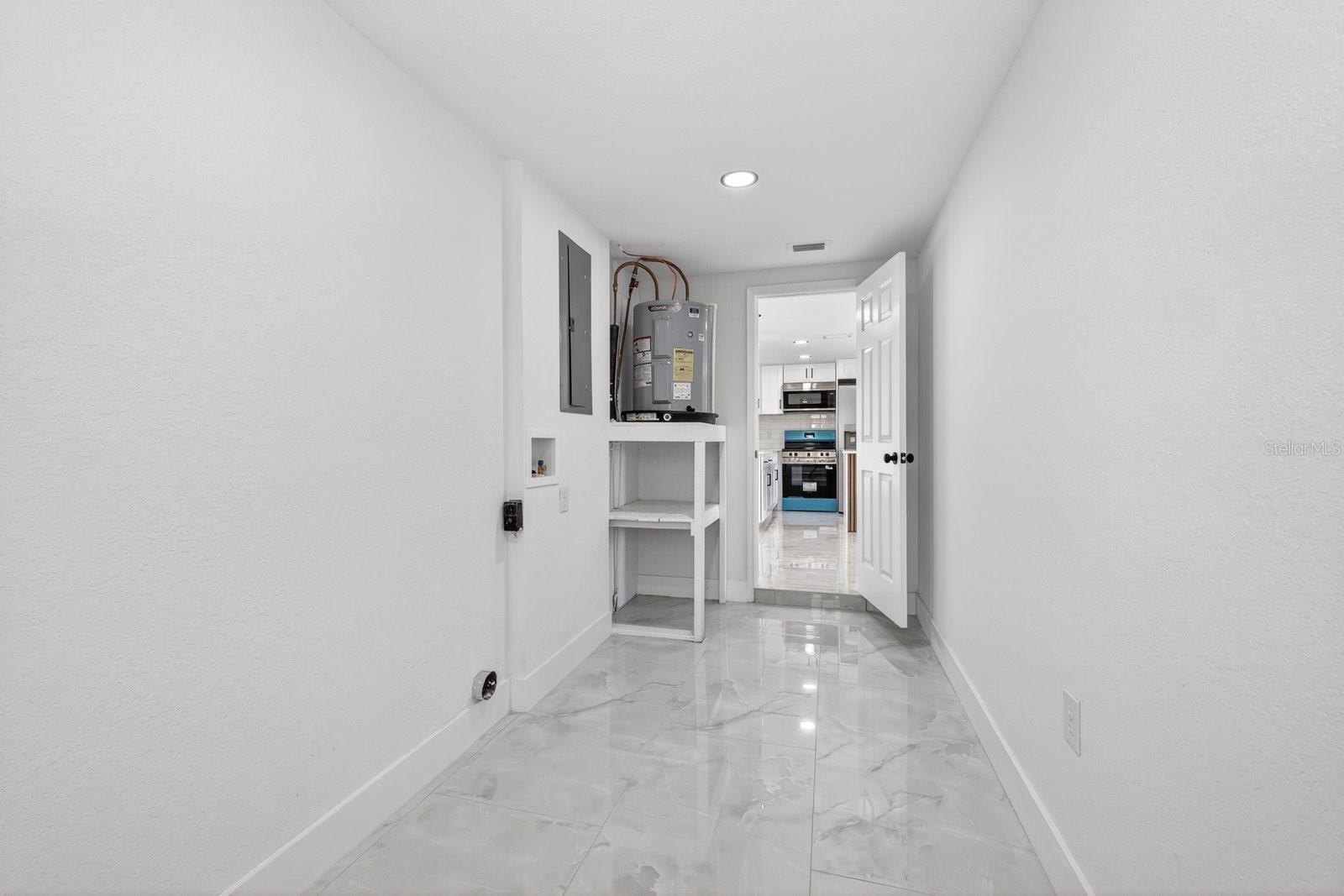 COUNTRY CLUB ESTATES - Residential