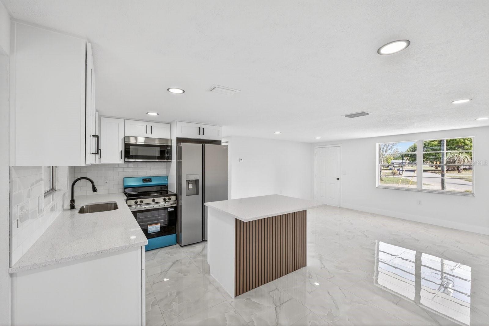 COUNTRY CLUB ESTATES - Residential