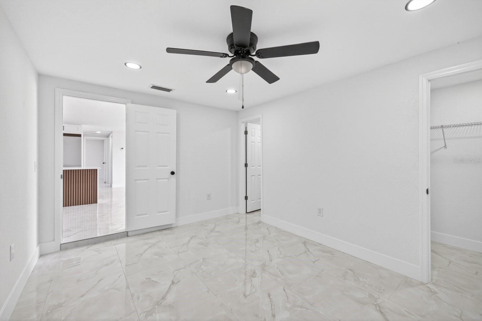 COUNTRY CLUB ESTATES - Residential