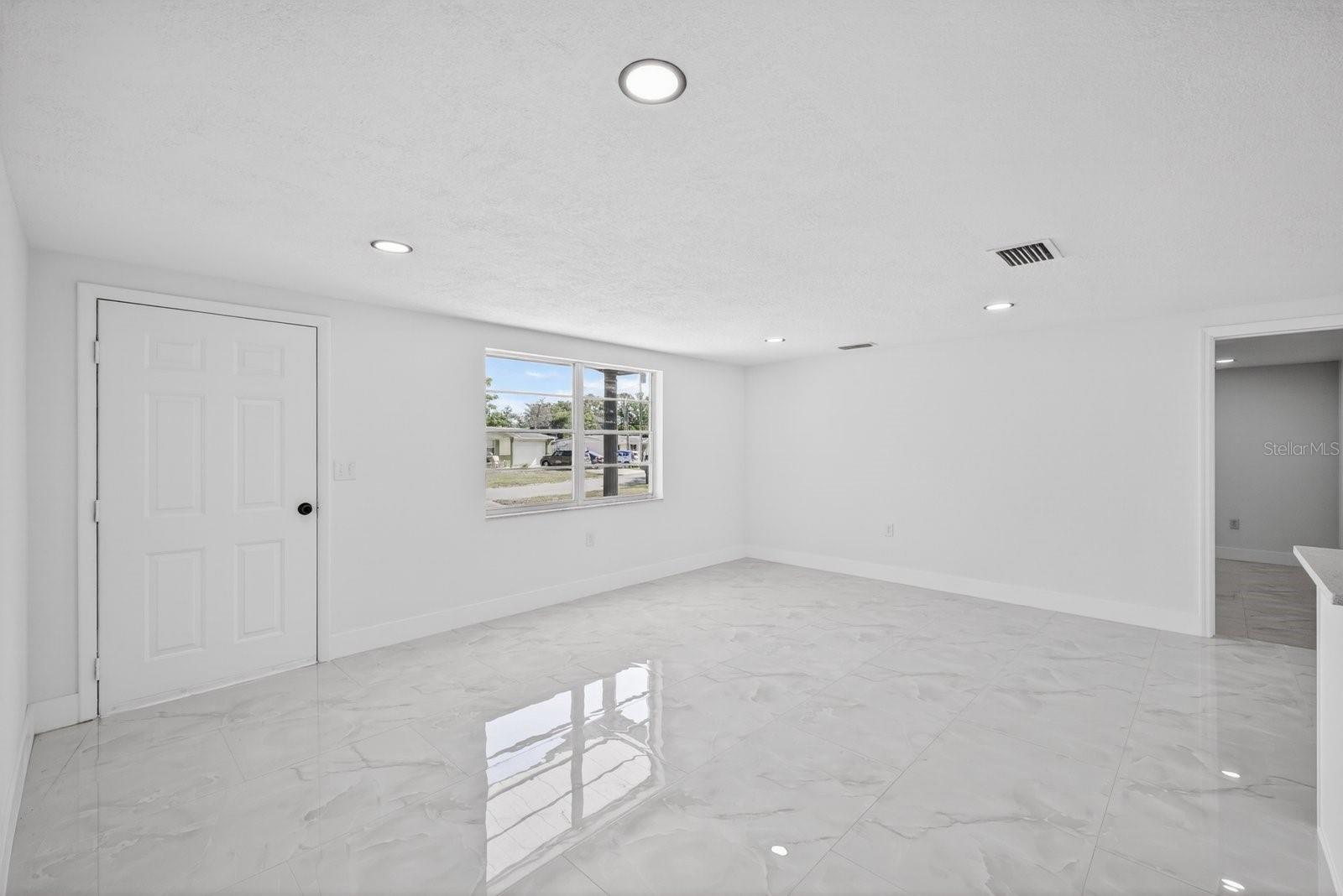 COUNTRY CLUB ESTATES - Residential