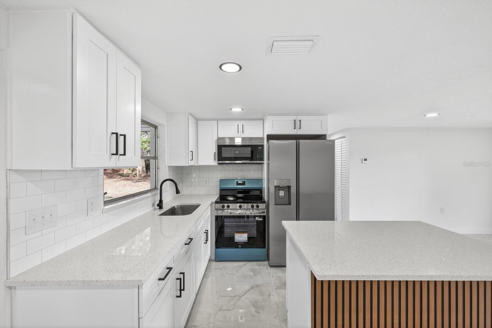 COUNTRY CLUB ESTATES - Residential