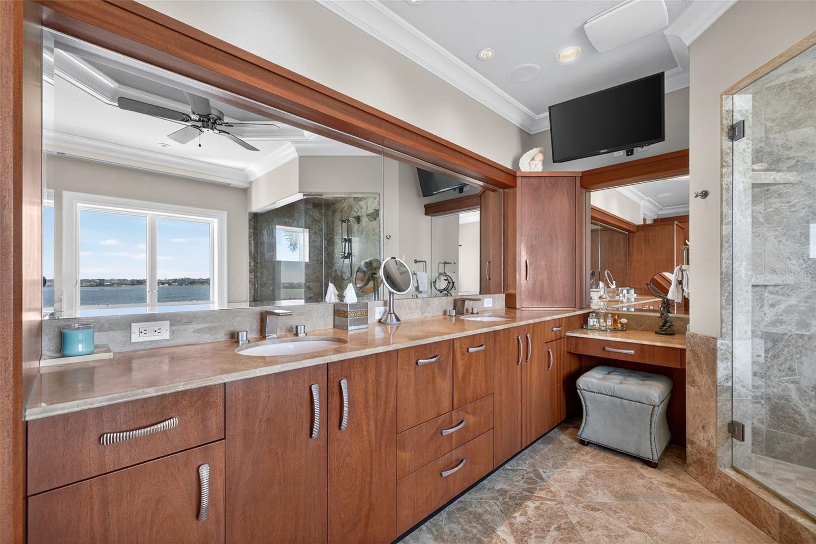 BELLEVUE ESTATES ISLAND - Residential