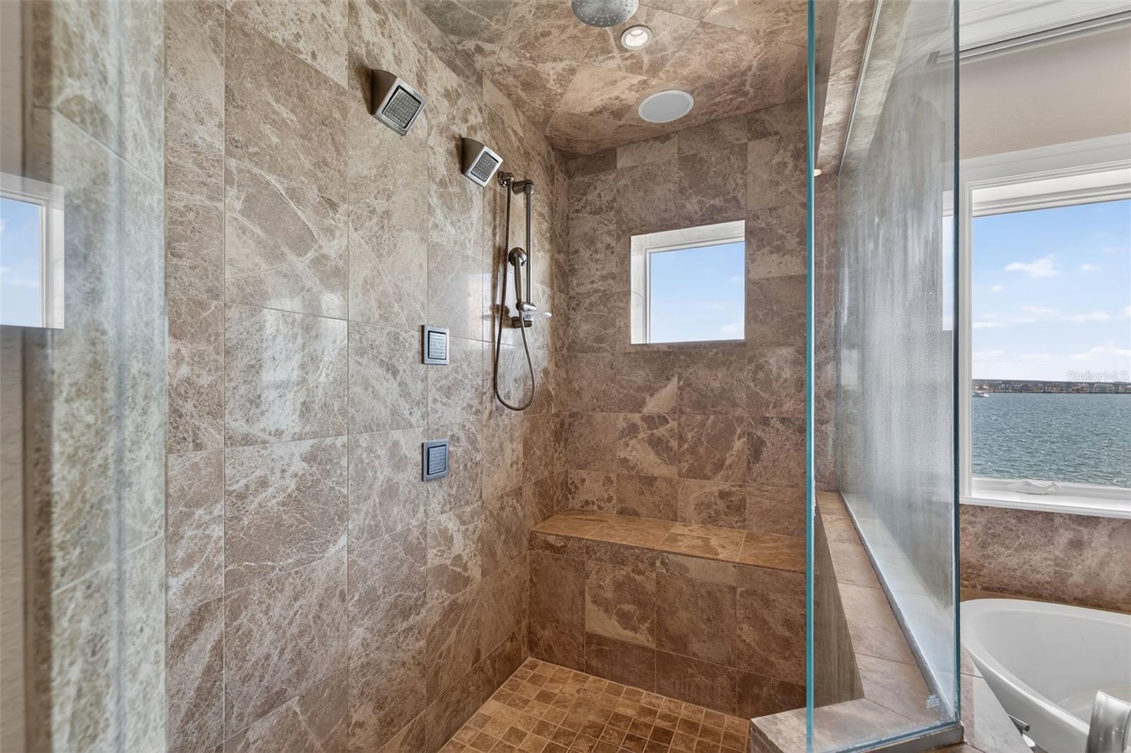 BELLEVUE ESTATES ISLAND - Residential