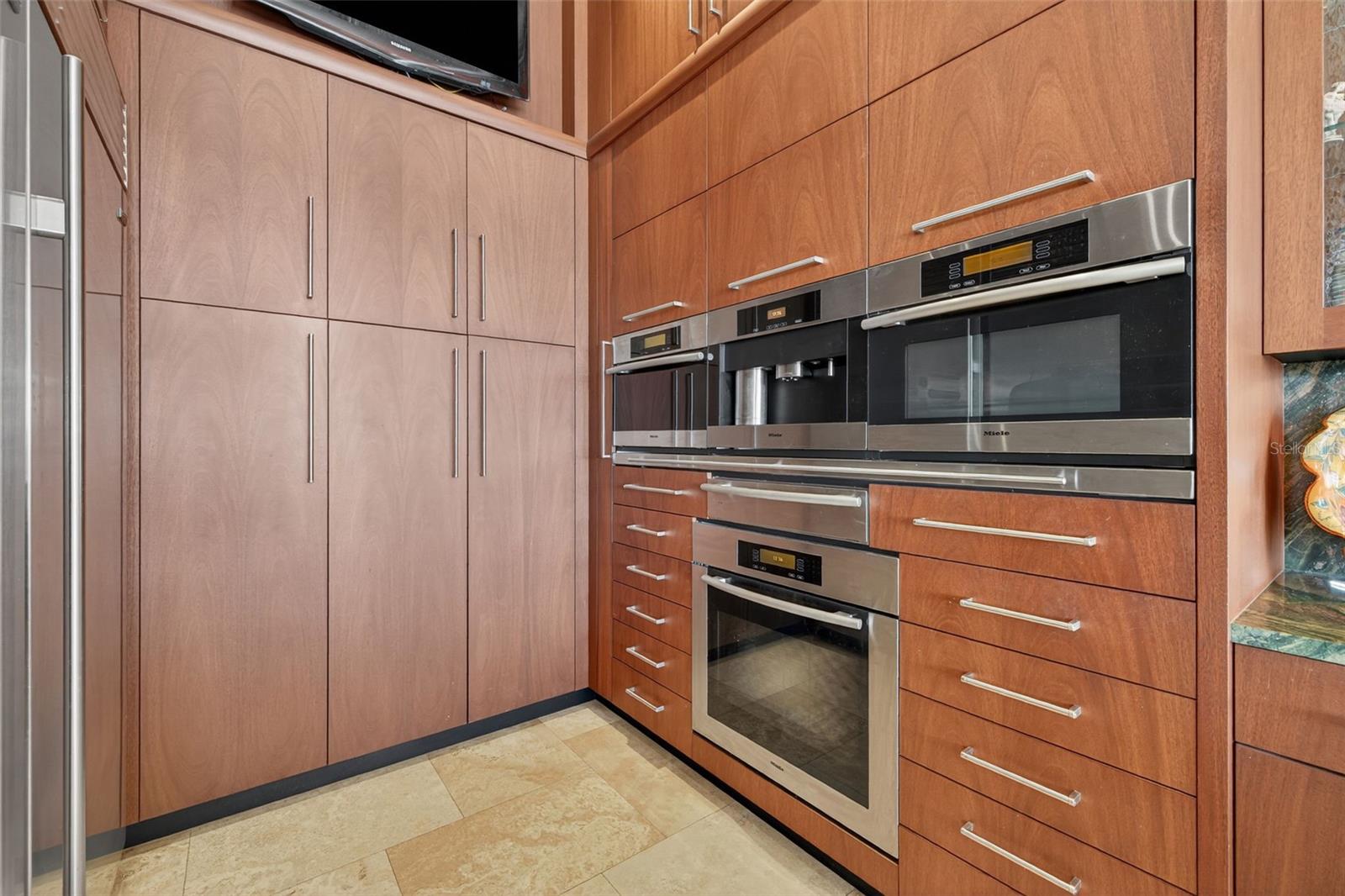 BELLEVUE ESTATES ISLAND - Residential