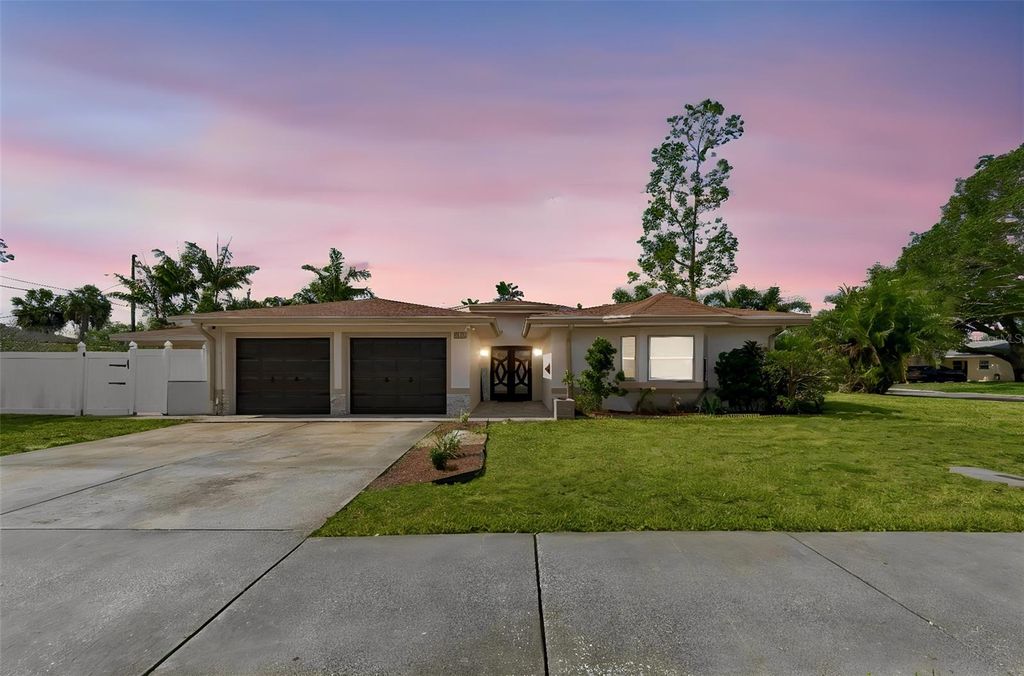 Photo of 2790 Pinellas Point Drive S, St Petersburg, FL 33712 (MLS # TB8504600)