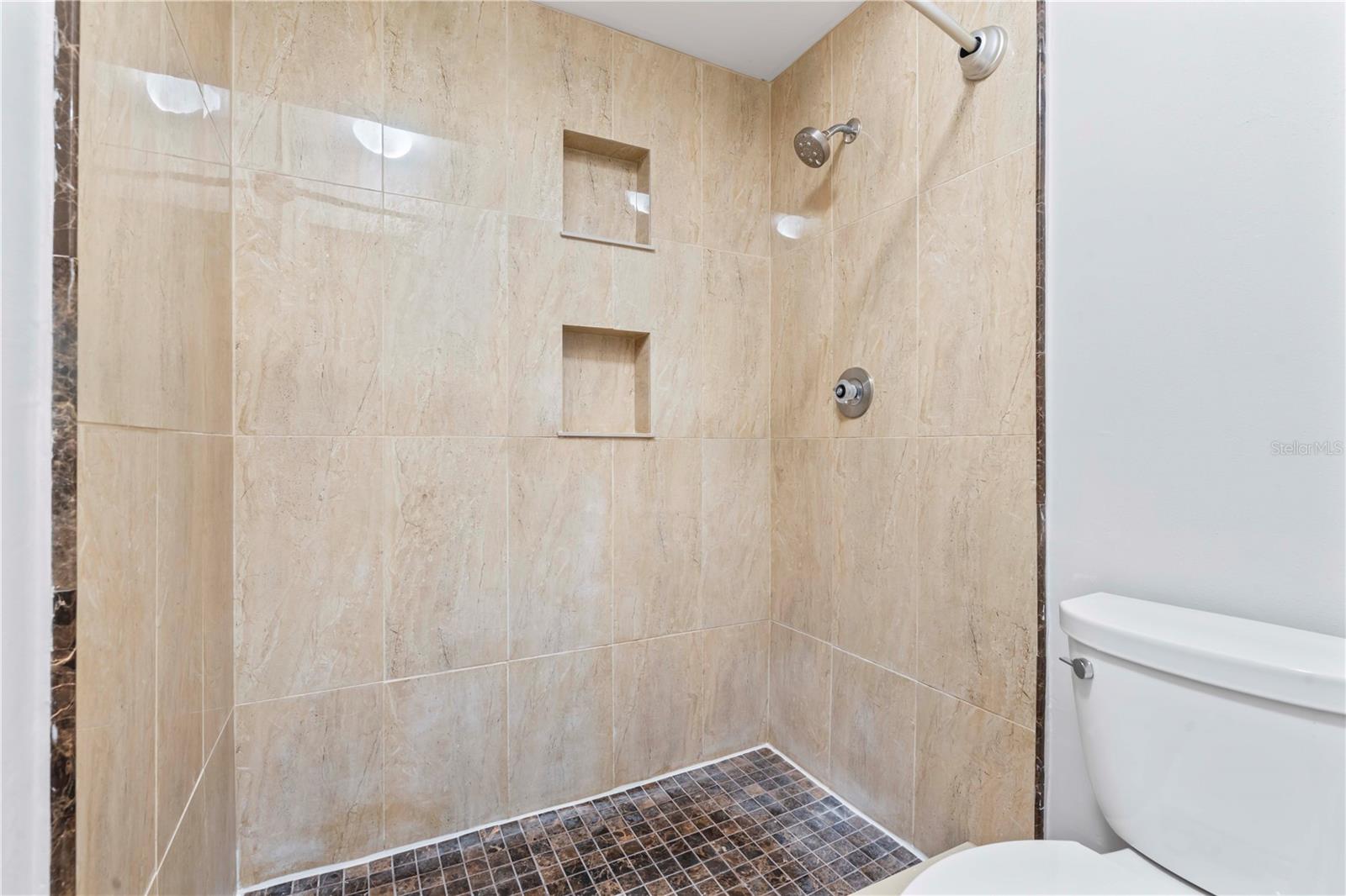 DEERWOOD GARDENS UNIT ONE - Residential Lease