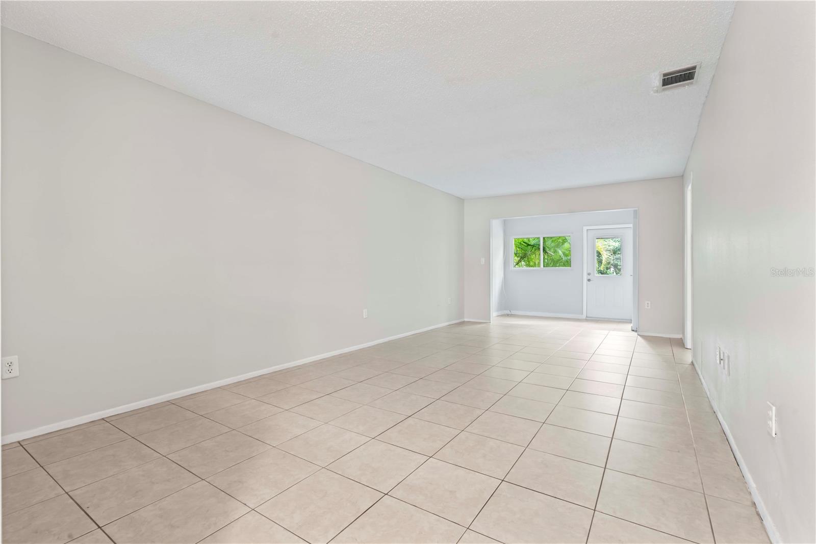 DEERWOOD GARDENS UNIT ONE - Residential Lease