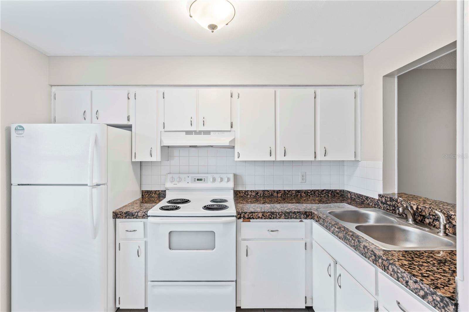 DEERWOOD GARDENS UNIT ONE - Residential Lease