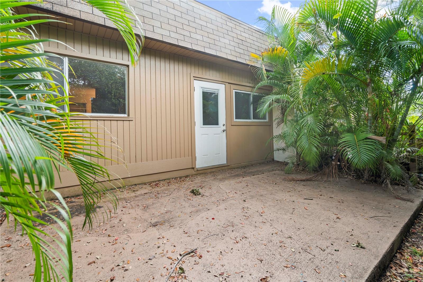 DEERWOOD GARDENS UNIT ONE - Residential Lease