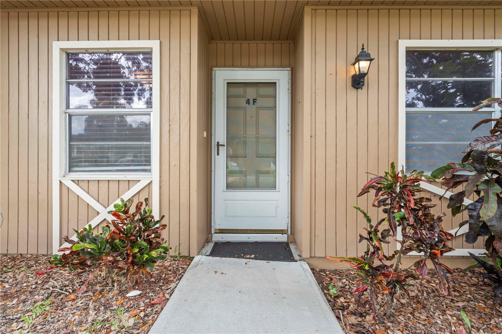 DEERWOOD GARDENS UNIT ONE - Residential Lease