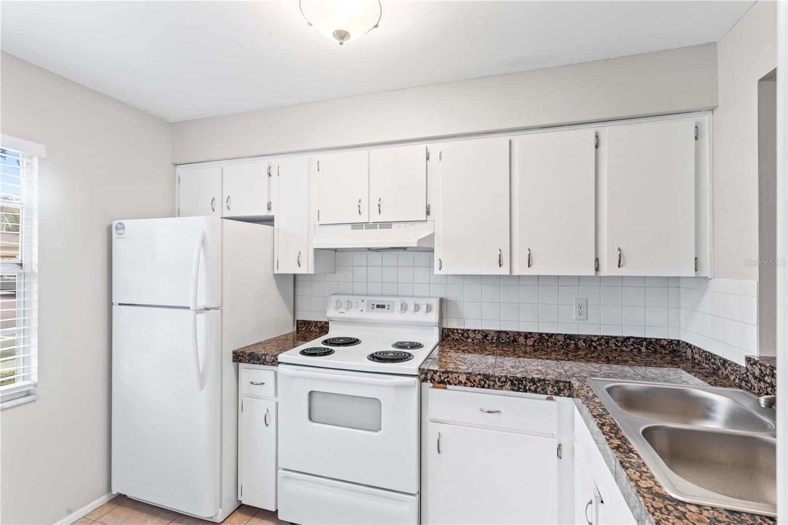 DEERWOOD GARDENS UNIT ONE - Residential Lease