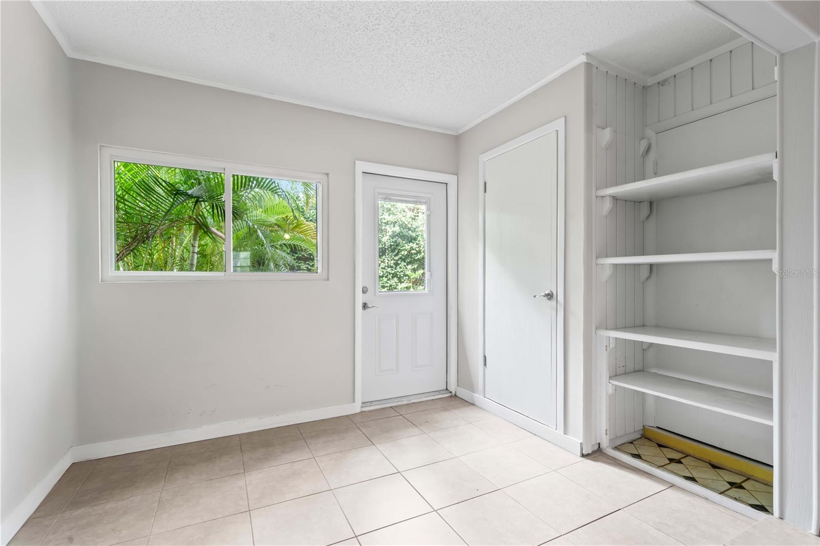 DEERWOOD GARDENS UNIT ONE - Residential Lease